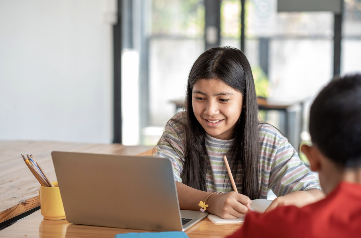 Student happily participating in an online English class